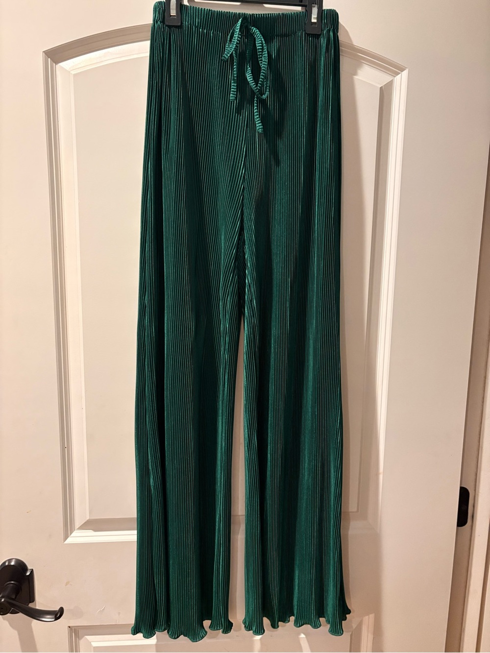 Women’s Wide-Leg Green Pleated Pants